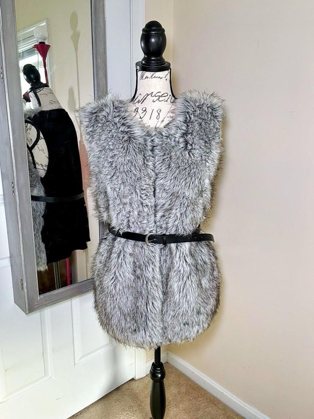 Evan Picone Gray Faux Fur Vest